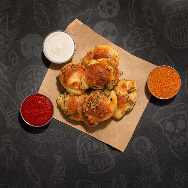 6 Garlic Knots.