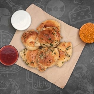 3 garlic knots